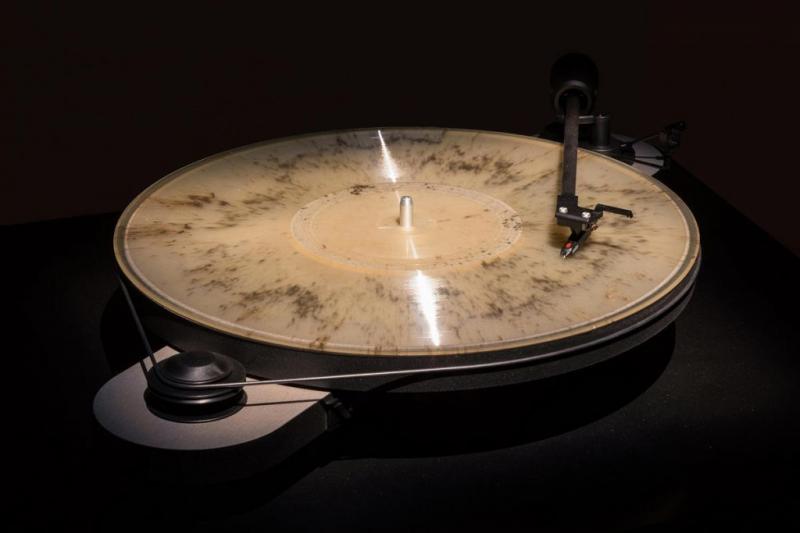 Уникальный винил: пластинки с прахом в память об умершем