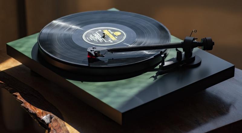 Обзор винилового проигрывателя PRO-JECT DEBUT CARBON EVO