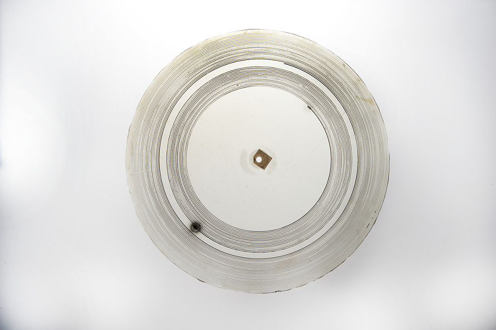 Уникальный винил: фотозапись на стекле, электротипия, воск и первое слово fuck